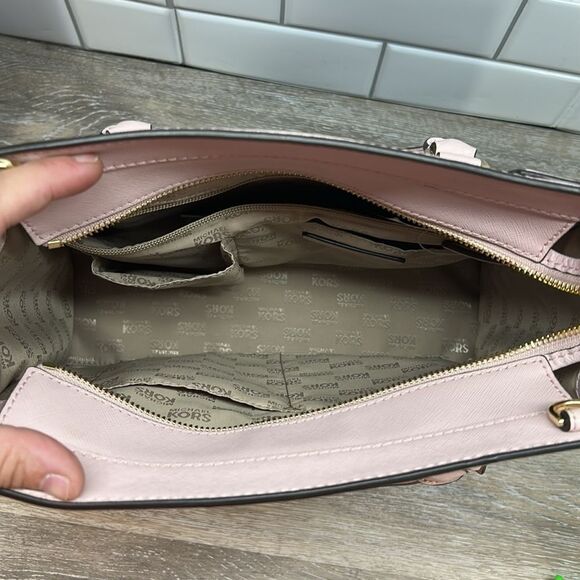 9744 Michael Kors Pink Tote Bag - Picture 11 of 13